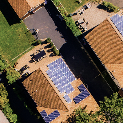 Nachbarschaft aus der Vogelperspektive, Dächer mit Photovoltaik